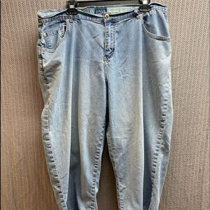 Avenue blue Capri jeans